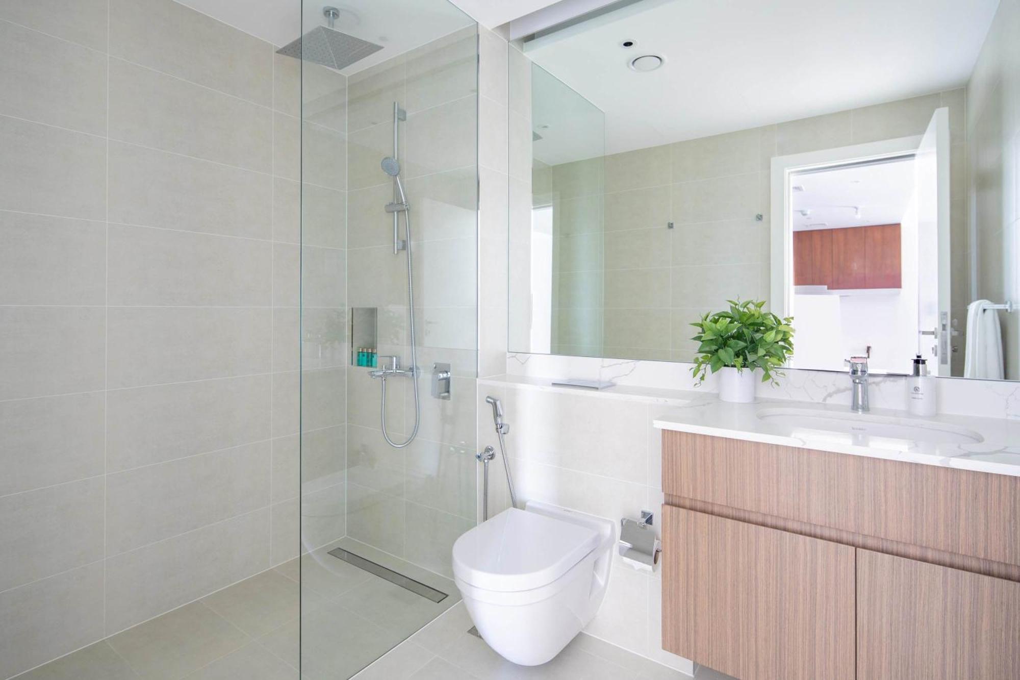 Frank Porter - La Sirene Apartment Dubai